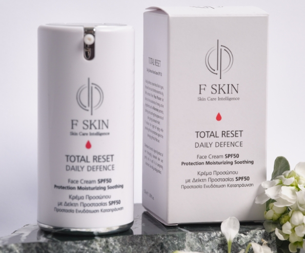 SPF50 TOTAL RESET (15) SPF50 TOTAL RESET (15)